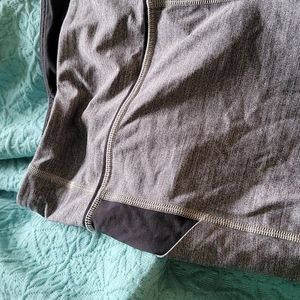 Lulu gray and black capris